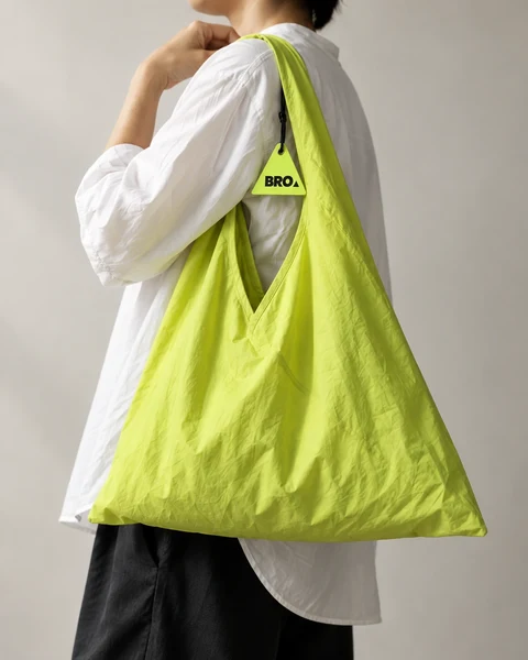 BRO identity — BRO bag in use